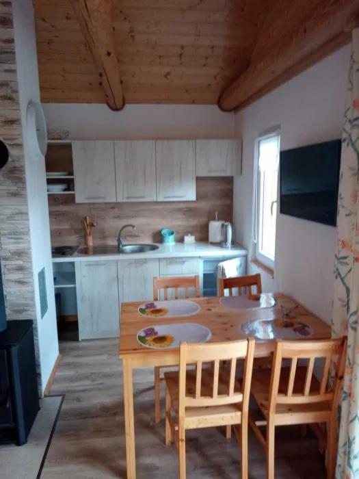 Domek W Bieszczadzkim Sadzie Bobrka Luaran gambar
